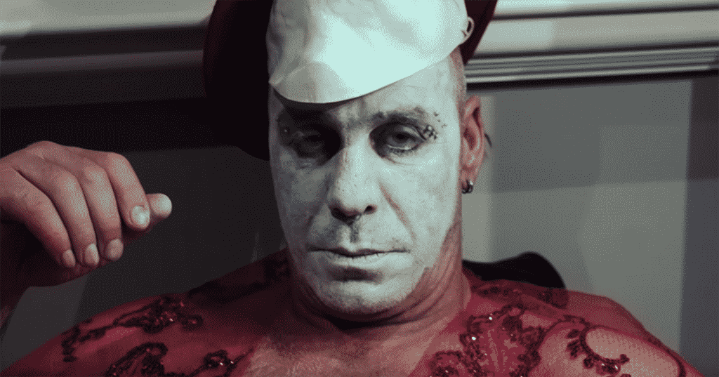 Till Lindemann war mit vollem Körpereinsatz dabei!