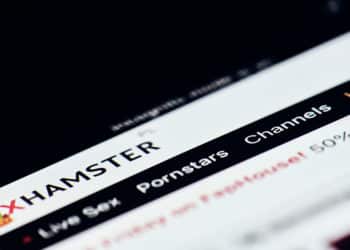 Setzt xHamster bald eine künstliche Intelligenz für den Jugendschutz ein?
